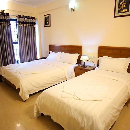 The Lounge Business Hotel Бангалор Екстериор снимка