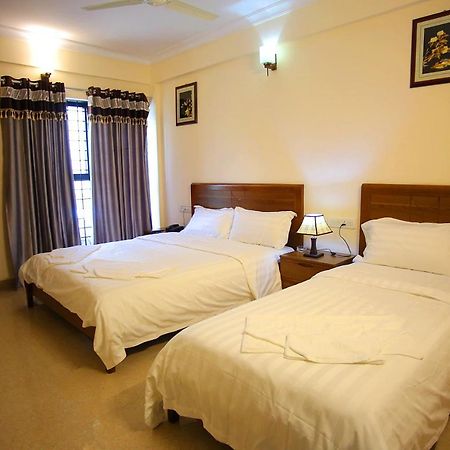 The Lounge Business Hotel Бангалор Екстериор снимка