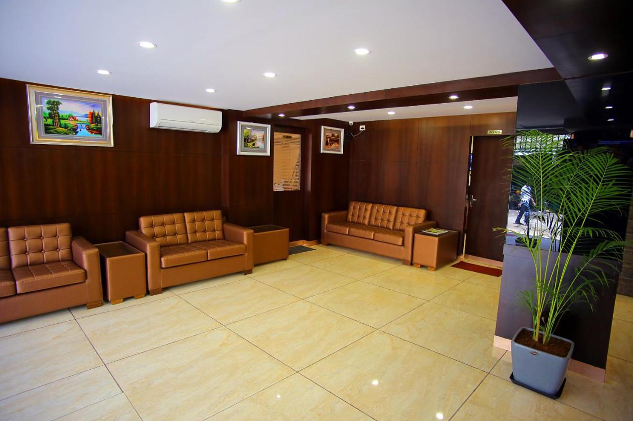 The Lounge Business Hotel Бангалор Екстериор снимка