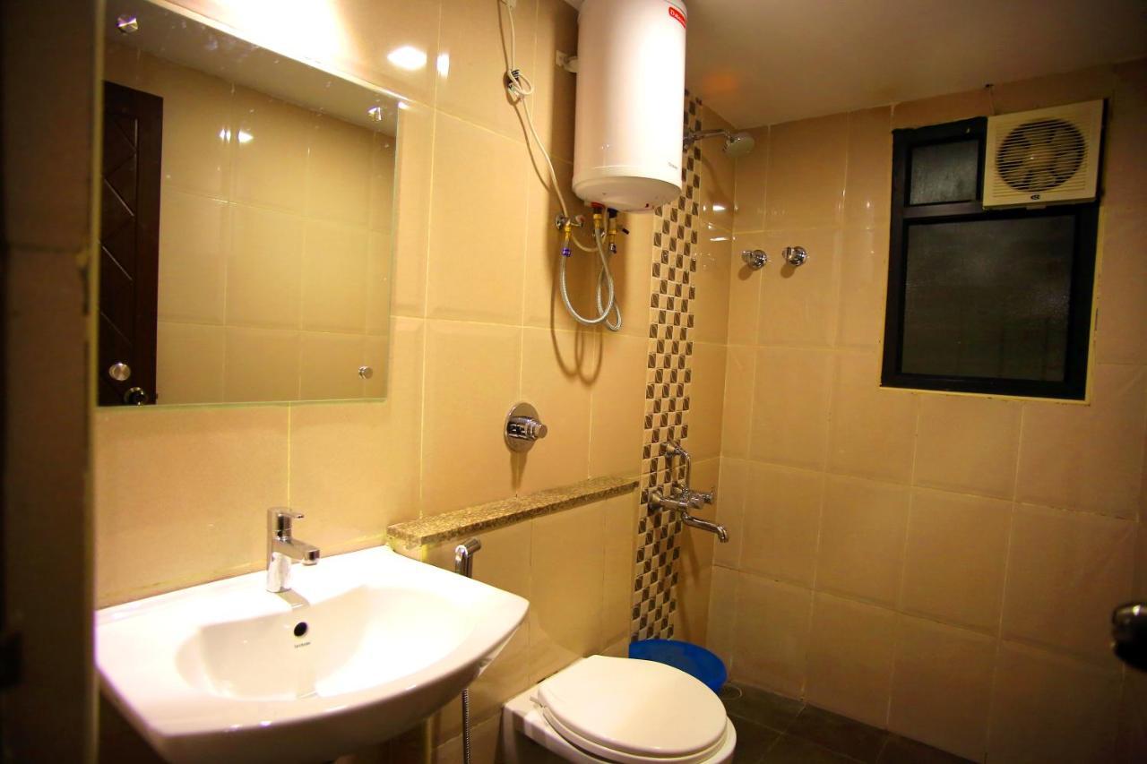 The Lounge Business Hotel Бангалор Екстериор снимка